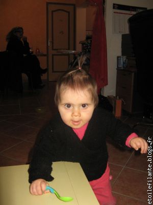 elle fait le mechant regard lol
